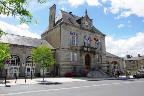 Appartement Familial Le Tanis Pontorson Exterior foto